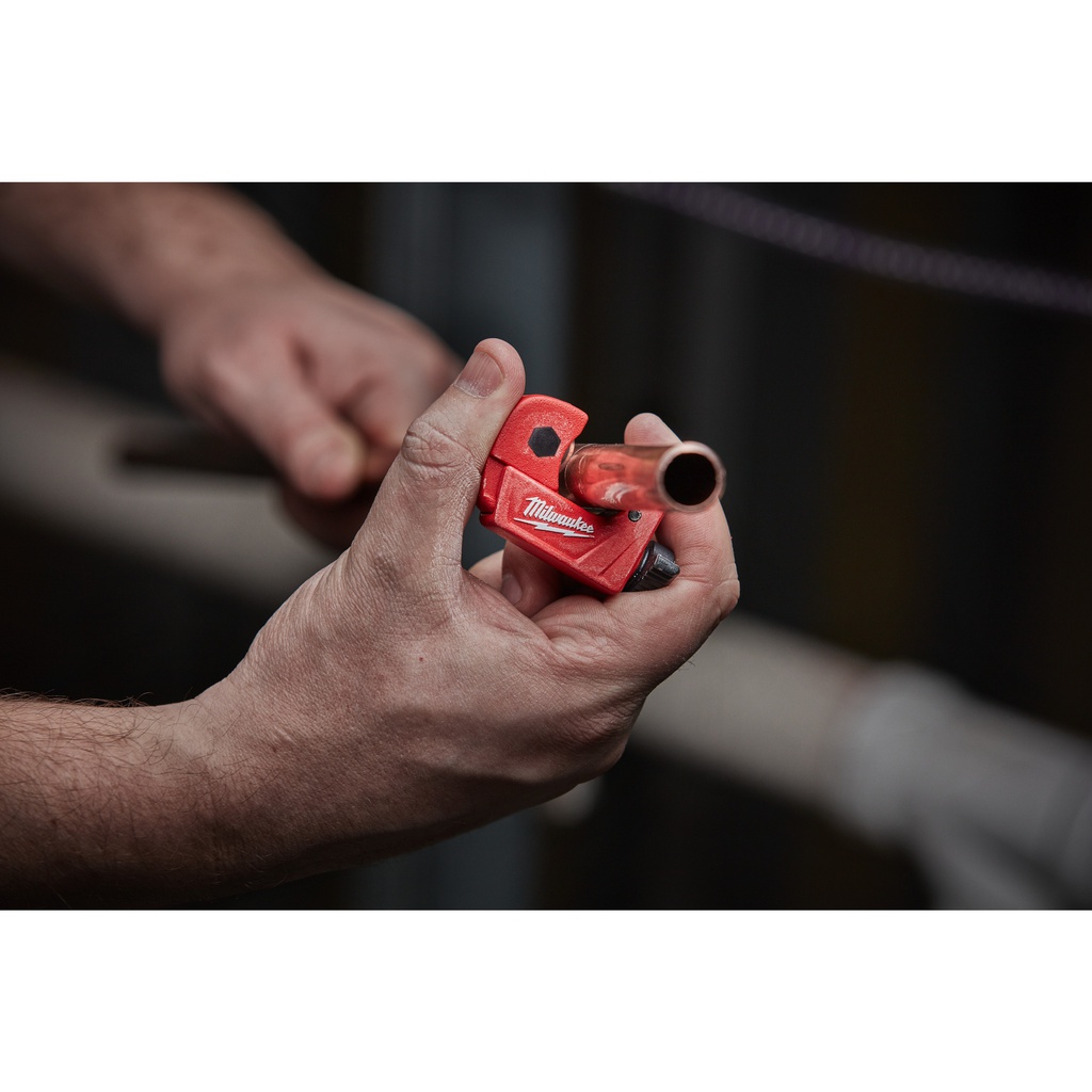 Obcinak_mini_do_rur_miedzianych_Milwaukee_Mini_Copper_Tubing_Cutter_15_mm_2