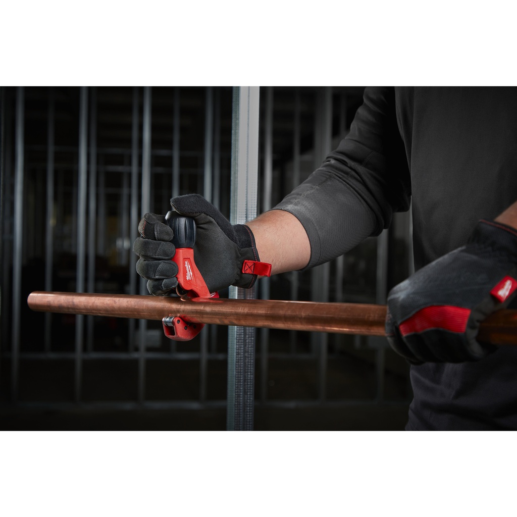 Obcinak_do_rur_miedzianych_Milwaukee_Constant_Swing_Copper_Tubing_Cutter_28_mm_1