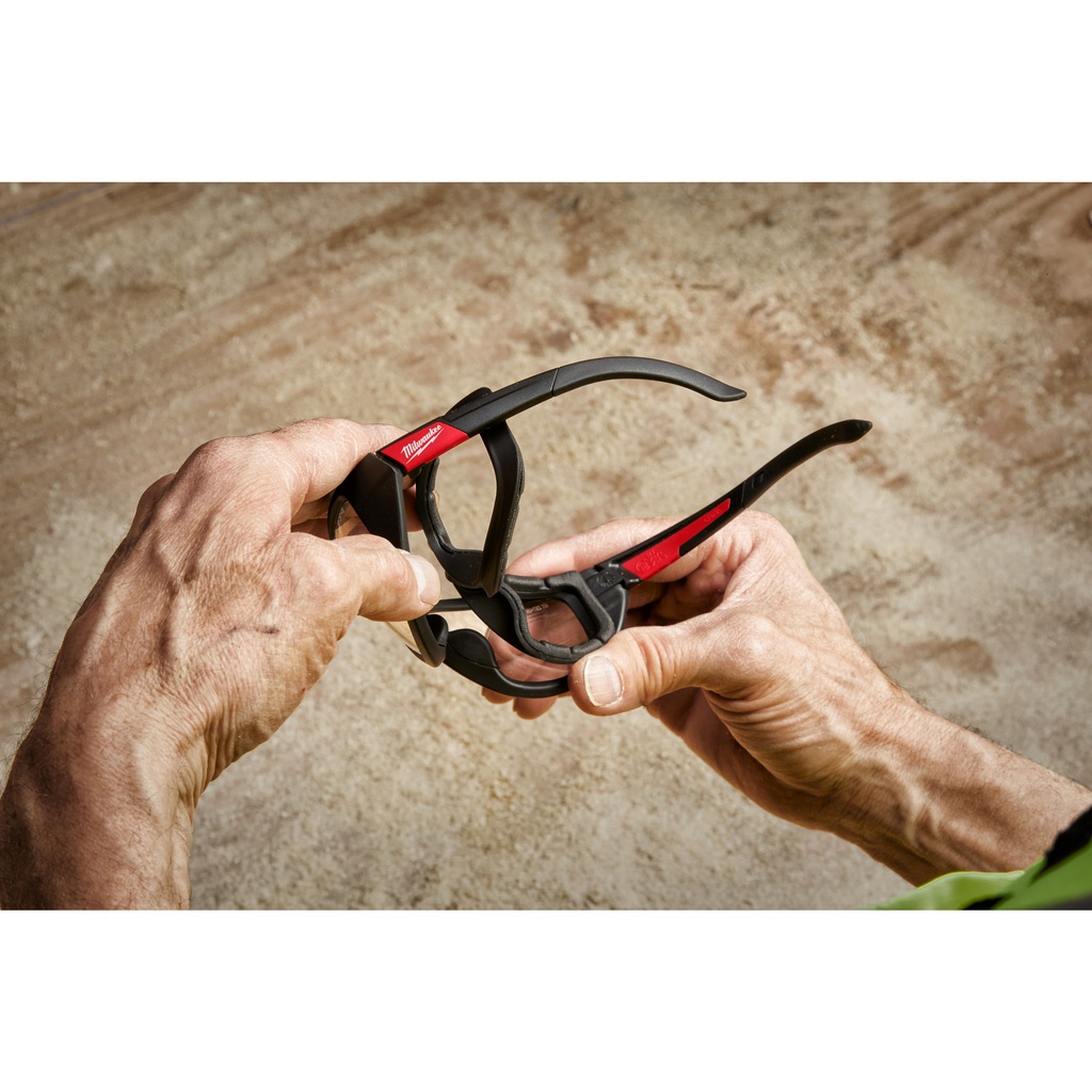 Okulary_ochronne_premium_z_uszczelką_Milwaukee_Premium_Clear_Safety_Glasses_with_Gasket_-1pc_1
