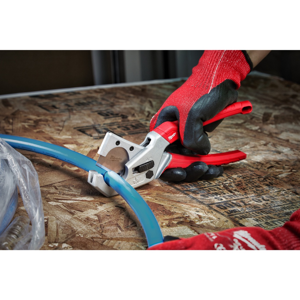 Obcinak_do_rur_z_tworzyw_sztucznych_Milwaukee_Plastic_Cutter_1