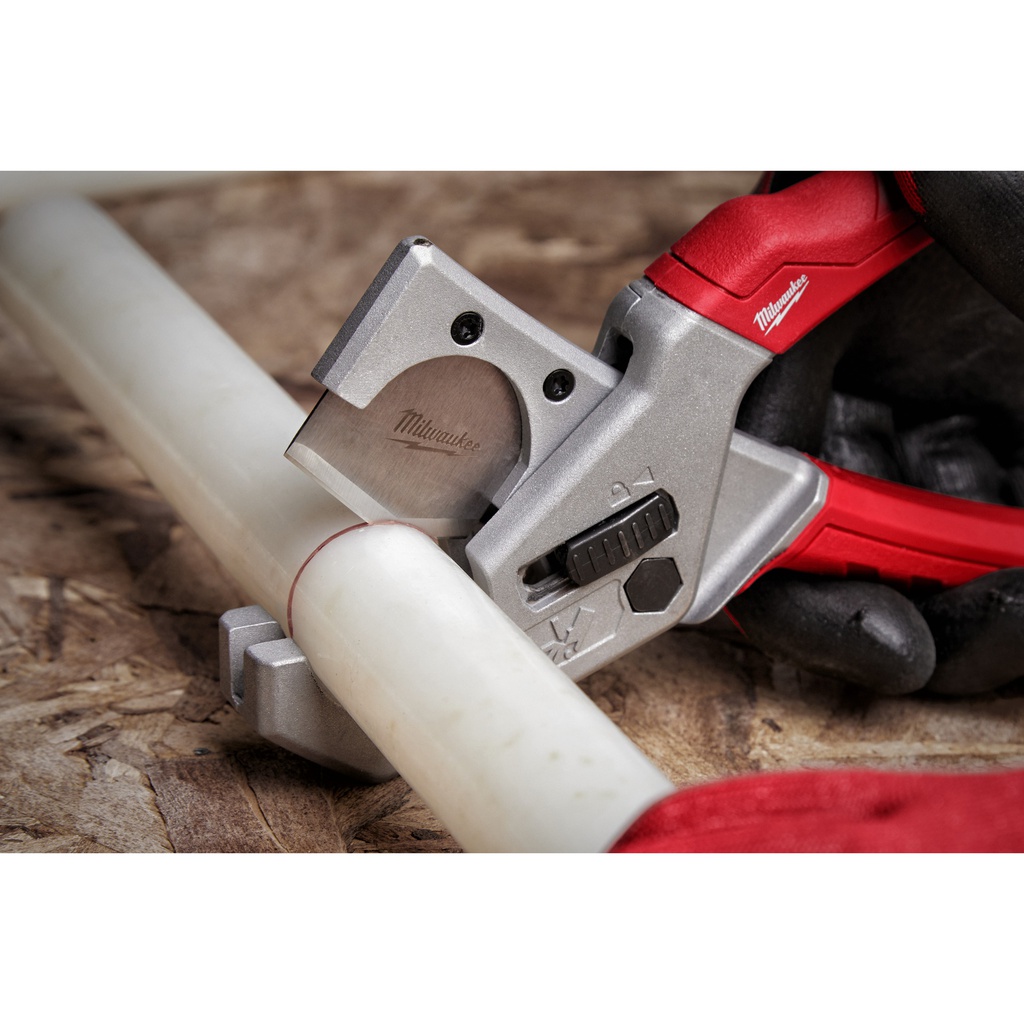 Obcinak_do_rur_z_tworzyw_sztucznych_Milwaukee_Plastic_Cutter_3