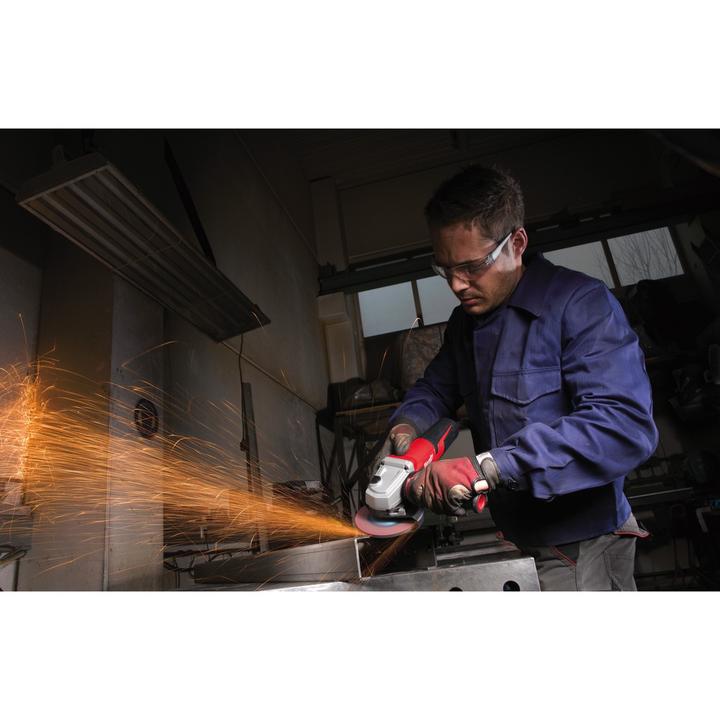 Szlifierka_kątowa_o_mocy_1550W_Milwaukee_AGV_15-125_XE_1