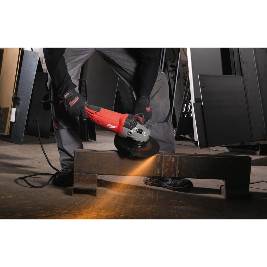 Szlifierka_kątowa_o_mocy_2200W_Milwaukee_AGV_22-230_DMS_1