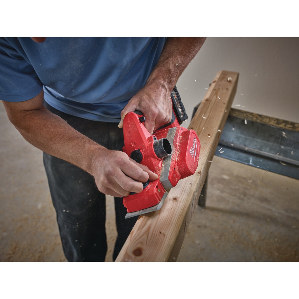 M18™_Strug_Milwaukee_M18_BP-402C_1