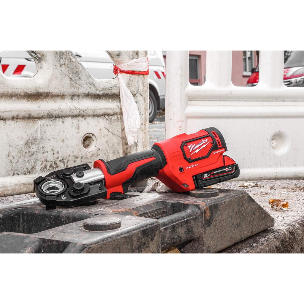 M18™_FORCE_LOGIC™_Akum._hydrauliczna_prasa_do_kabli_Milwaukee_M18_HCCT-201C_9