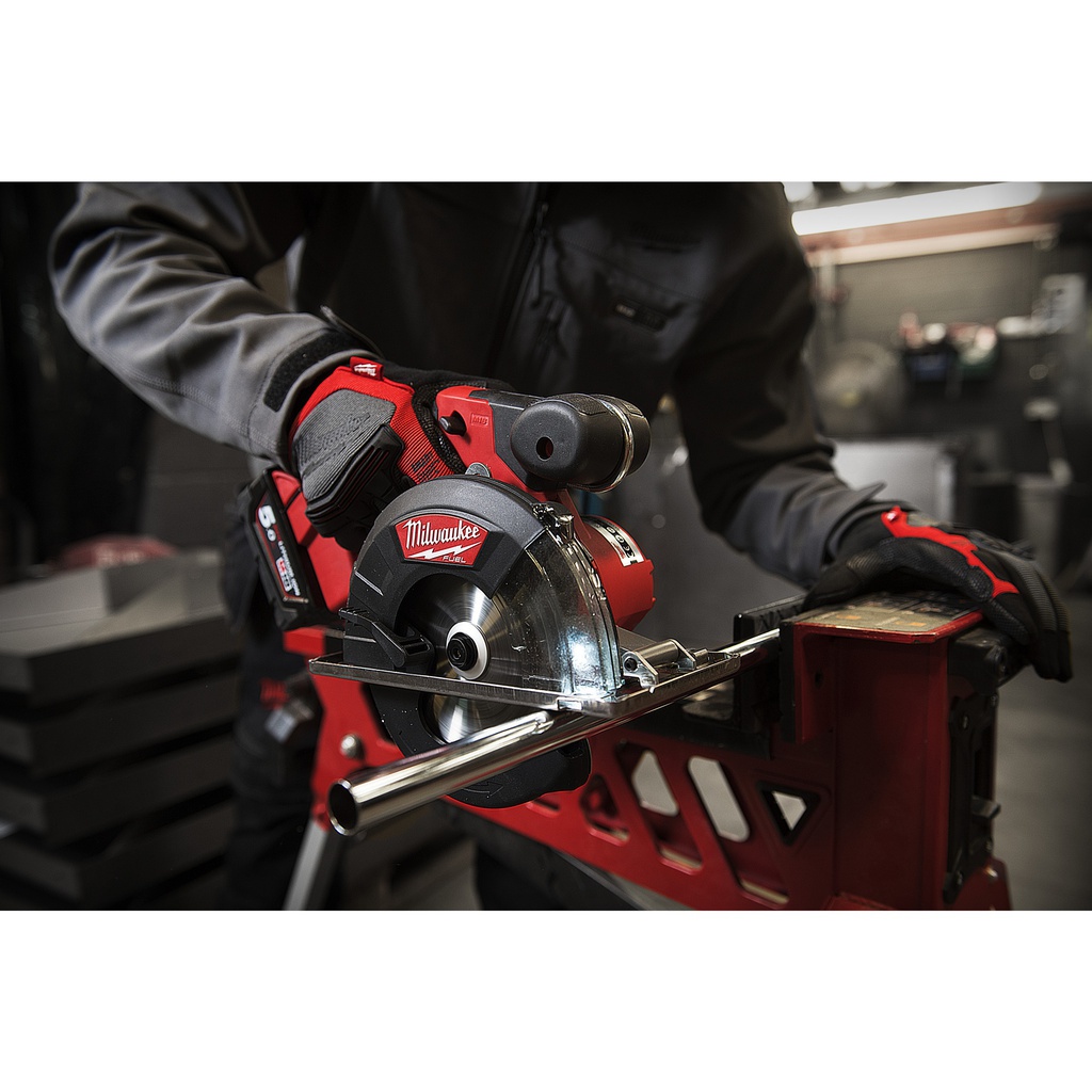 M18_FUEL™_Pilarka_do_metalu_57mm_Milwaukee_M18_FMCS-502X_1