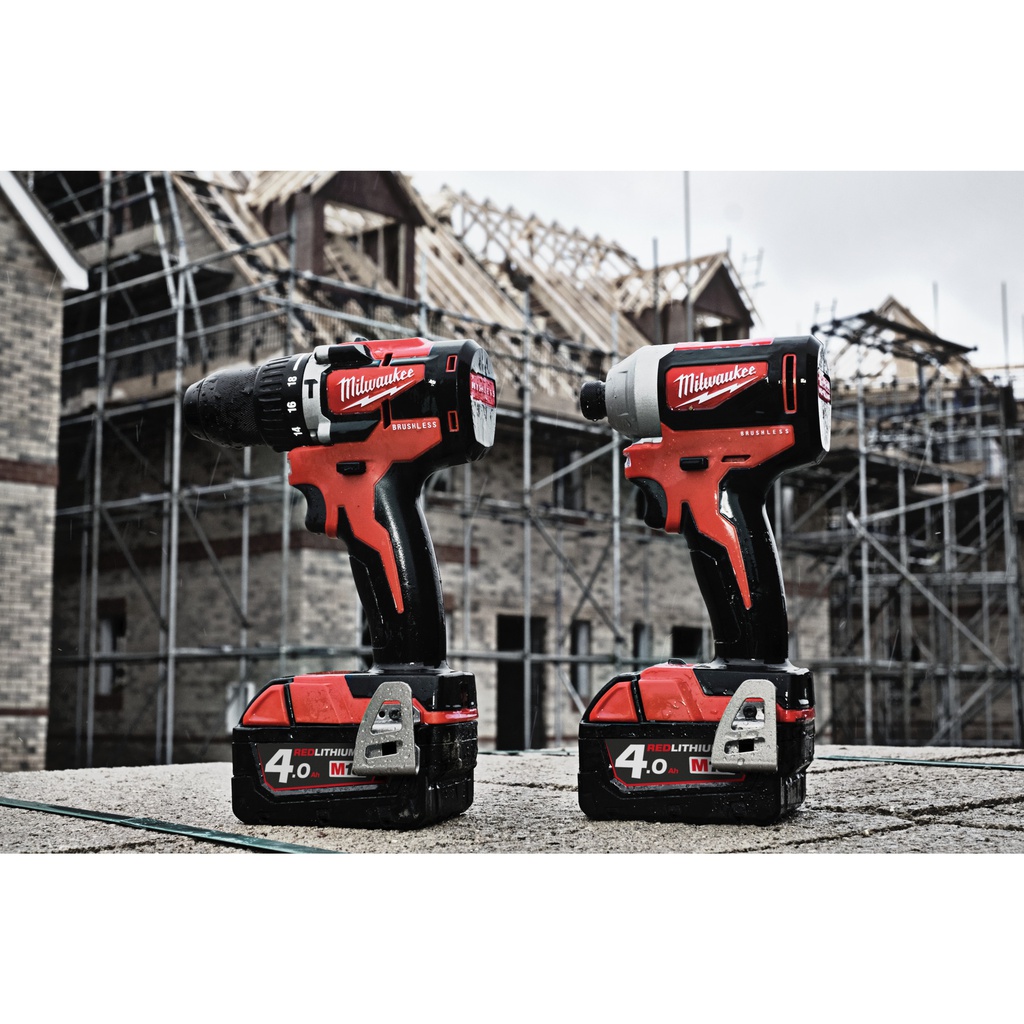 M18™_KOMPAKTOWY_BEZSZCZOTKOWY_POWERPACK_Milwaukee_M18_CBLPP2A-402C_1