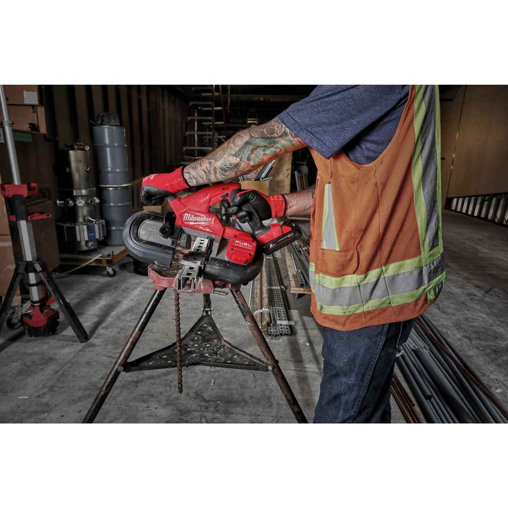 M18_FUEL™_Kompaktowa_pilarka_taśmowa_Milwaukee_M18_FBS85-202C_4