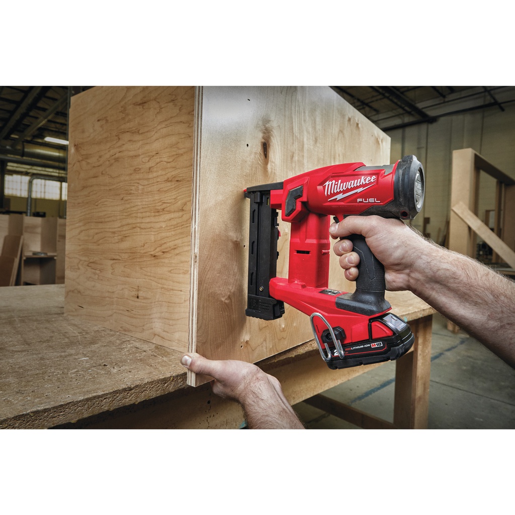 M18_FUEL™_Zszywacz_z_2-trybami_pracy_Milwaukee_M18_FNCS18GS-202X_4
