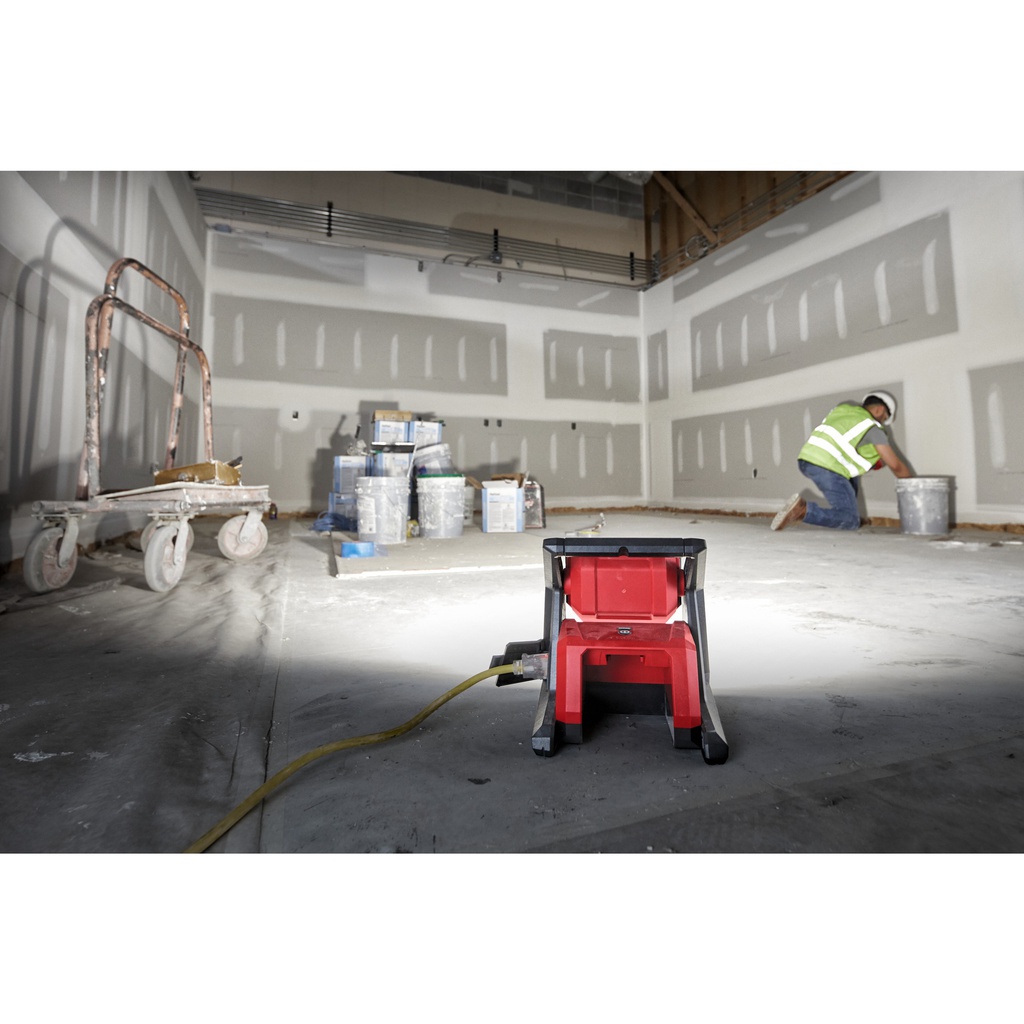 M18™_Lampa_do_oświetlania_strefowego_o_wysokiej_wydajności_Milwaukee_M18_HOAL-0_1