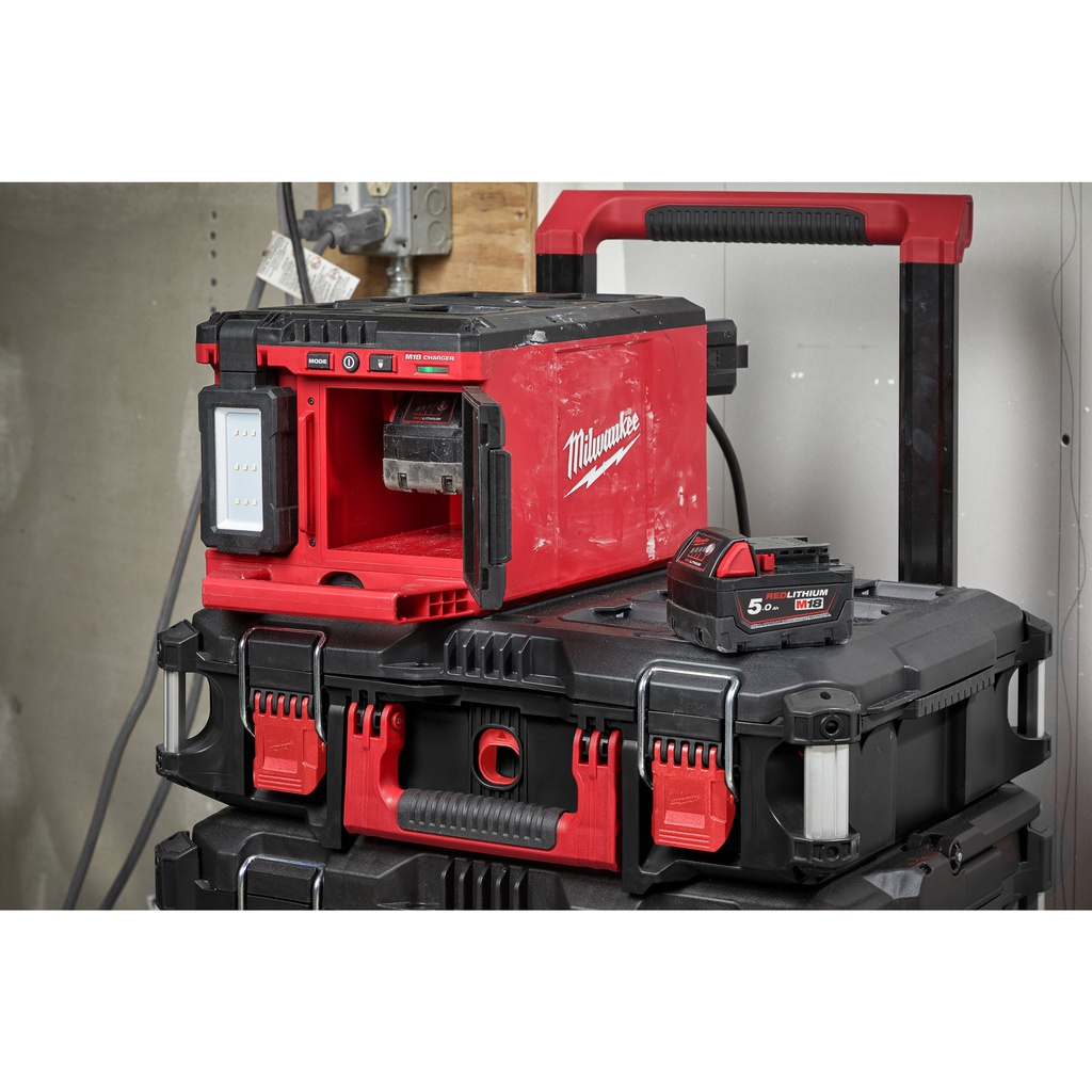 M18™_PACKOUT™_Lampa_do_oświetlania_strefowego_z_ładowarką_Milwaukee_M18_POALC-0_10