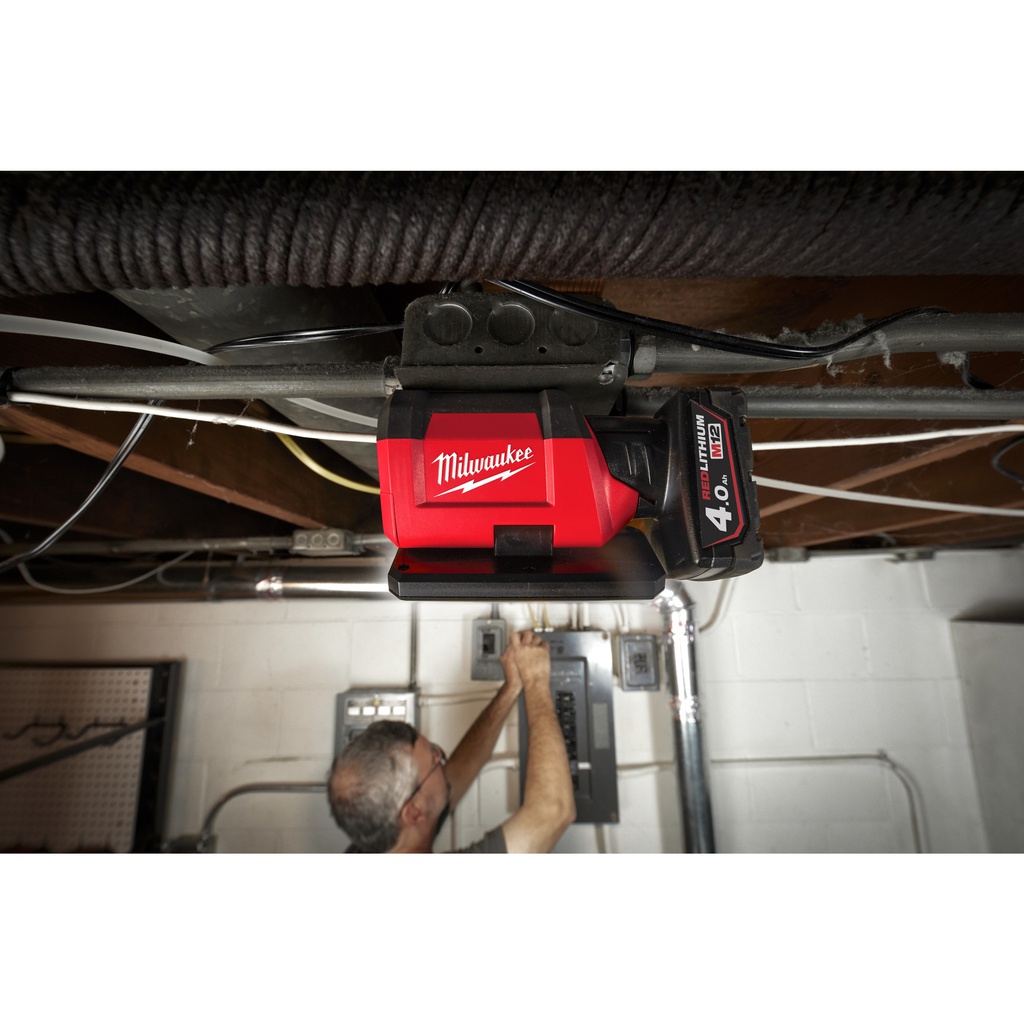M12_Lampa_do_oświetlania_powierzchni_z_obrotową_głowicą_Milwaukee_M12_PAL-0_12