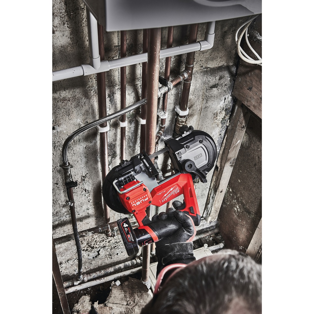 M12_FUEL™_Subkompaktowa_pilarka_taśmowa_do_cięć_głęb._64_mm_Milwaukee_M12_FBS64-402C_3