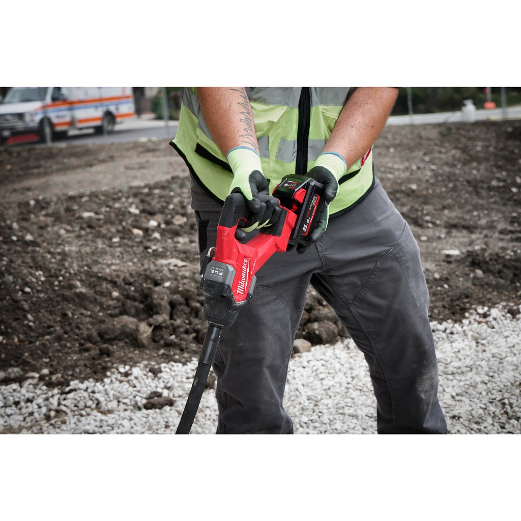 M18_FUEL™_Wibrator_igłowy_do_betonu_Milwaukee_M18_FCVN24-0_10