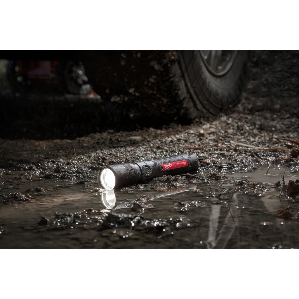 Latarka_akumulatorowa_USB_z_regulacją_wiązki_światła_1_100_Lumenów_Milwaukee_L4_TMLED-301_5