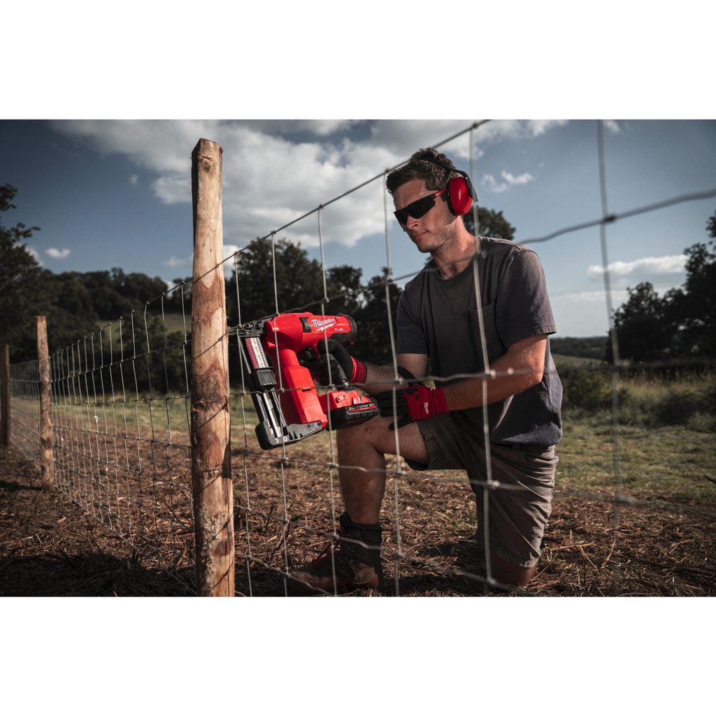 M18_FUEL™_Zszywacz_do_ogrodzeń_Milwaukee_M18_FFUS-302C_1