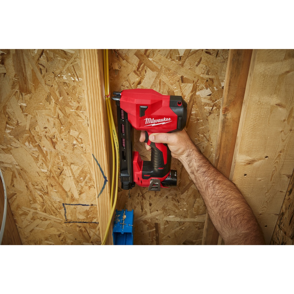 M12™_Subkompaktowy_zszywacz_do_kabli_Milwaukee_M12_BCST-0_5